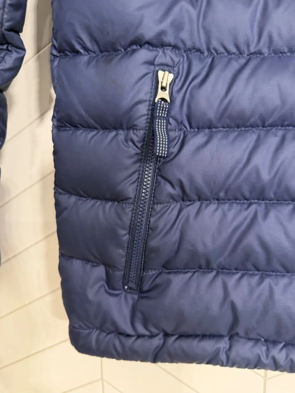 Patagonia Boys Down Sweater Jacket Classic Navy XXL 16-18 Style 68245